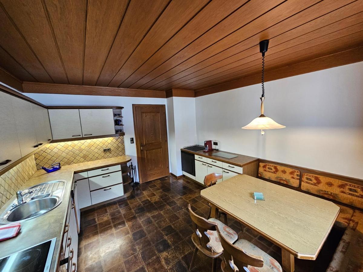 Singer Apartment Vols
